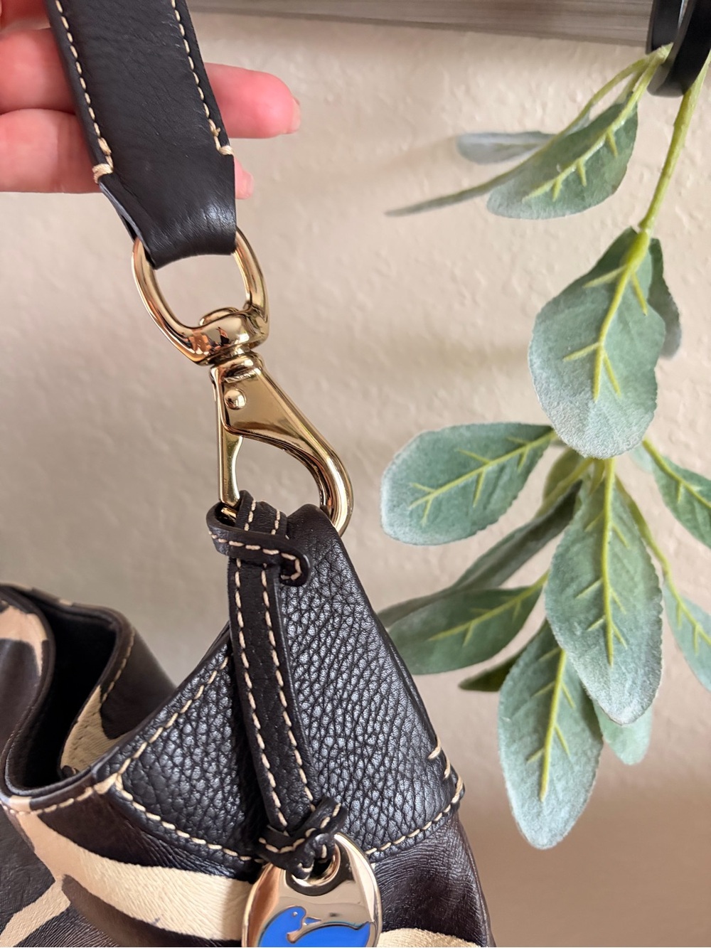 Dooney & Bourke Serengeti Giraffe Print Leather Hobo Shoulder Bag, Y2K Vintage - Picture 6 of 14